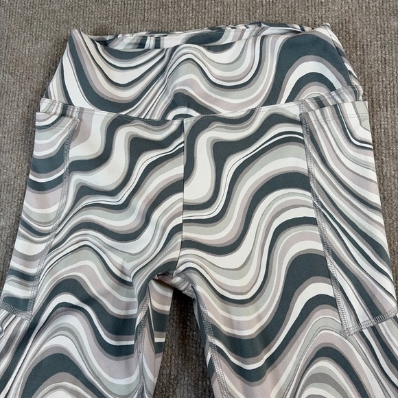 PINK Victoria's Secret Marble Wave Leggings - Black and Gray 1351 - Picture 2 of 5